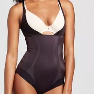 Maidenform Women Self Expressions® Women's Firm Foundations Bodysuit NWTSize M